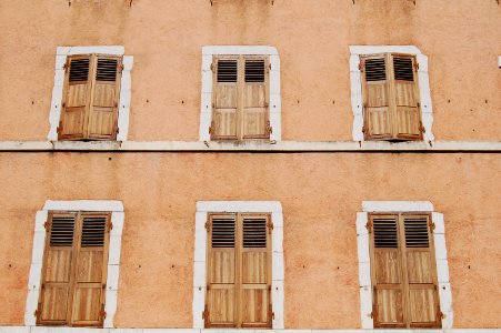 brown concrete building
