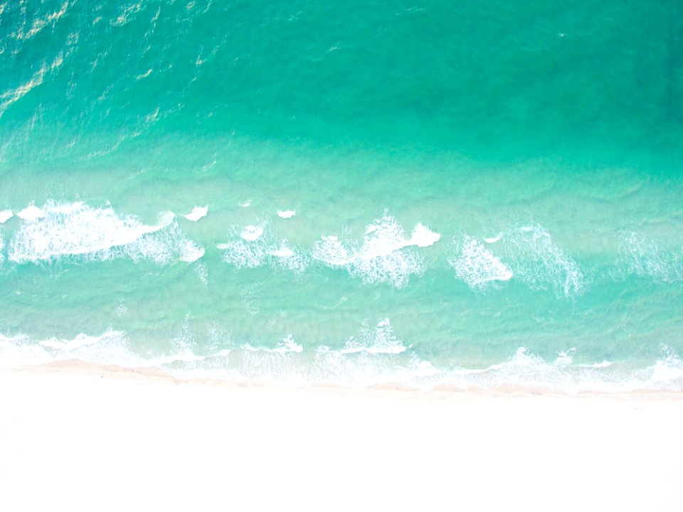 high waves at daytime