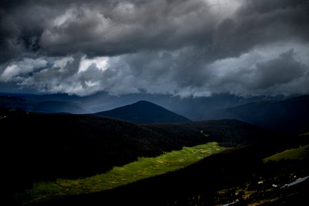 gray clouds on mountains