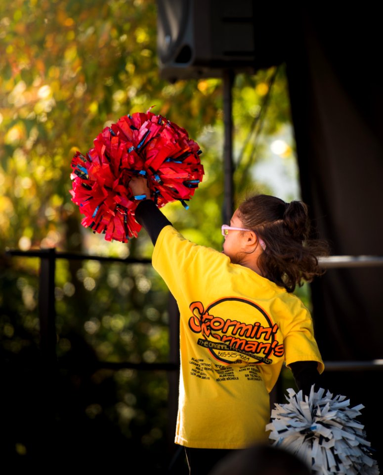 girl holding cheer dancer pompom