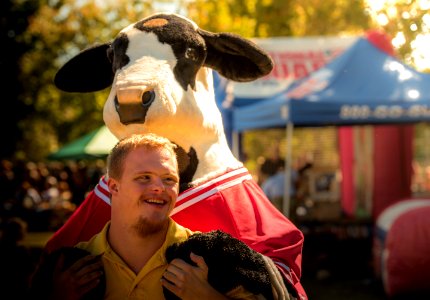 men near cow mascot