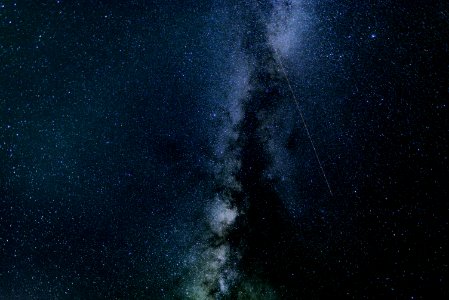 blue and dark sky photography
