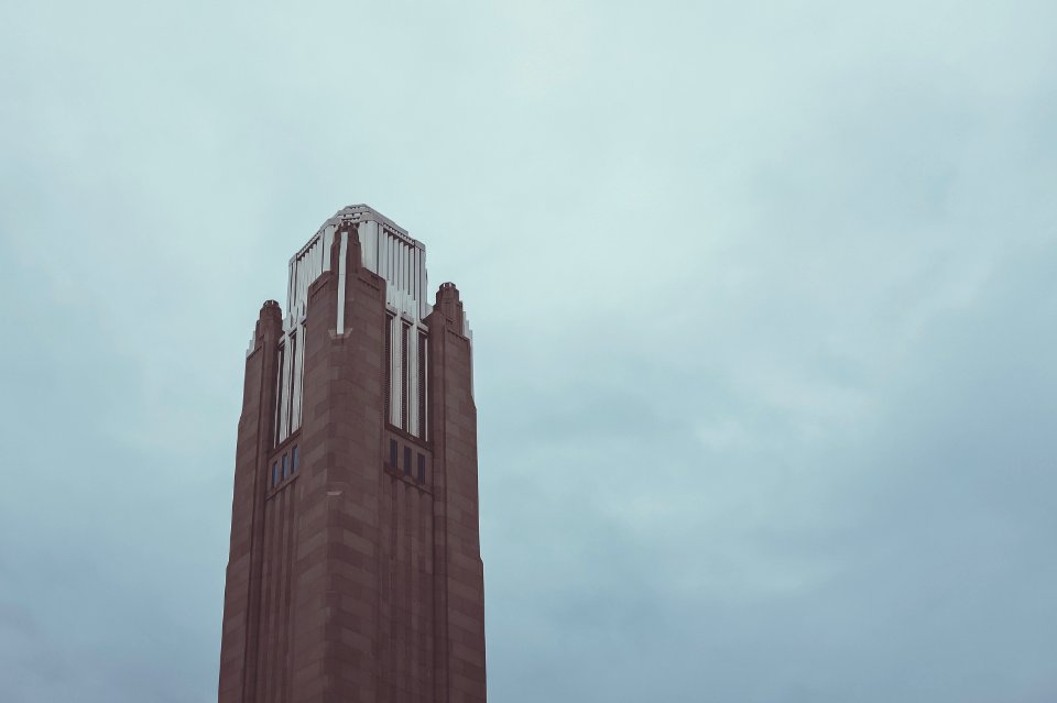 brown high-rise building