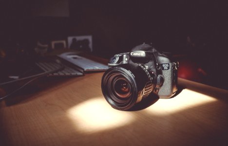 shallow focus photo of Canon EOS 7D photo