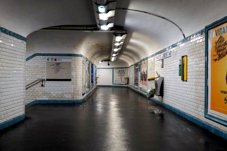Paris, Tunnel, People