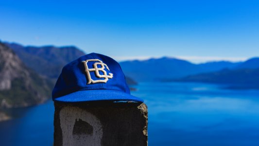 shallow focus photography of blue hat photo