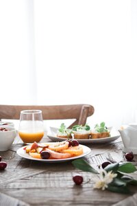 Meal plates table