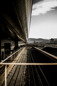 train rail during daytime photo