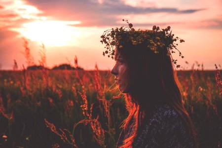 depth photography of woman with flower headpiece photo