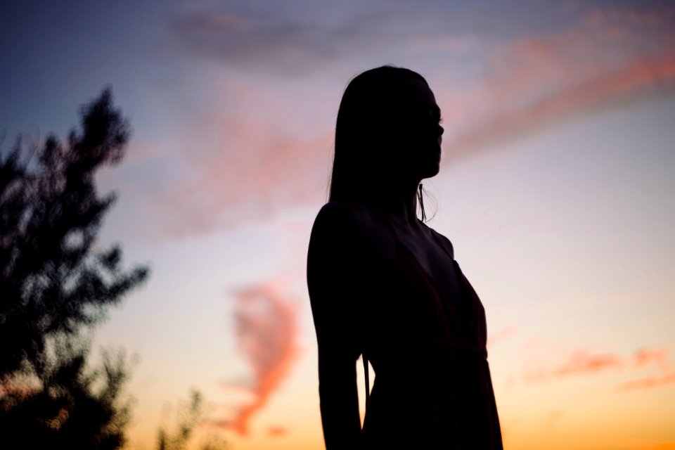 shallow focus photography of woman