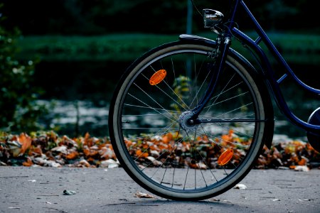 photo of front bicycle wheel photo
