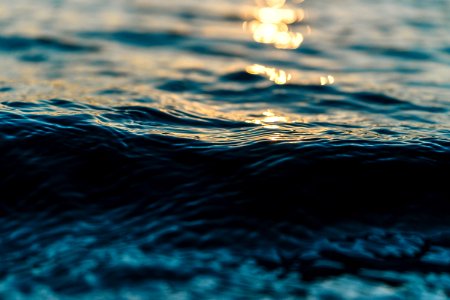 close-up photography of sunlight reflection on body of water photo