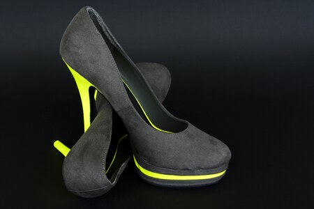 Neon yellow high pumps