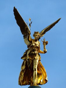 City monument angel