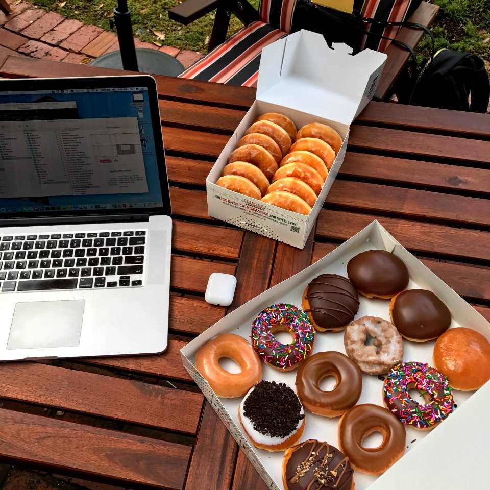 Airpods, Krispe kreme, Table
