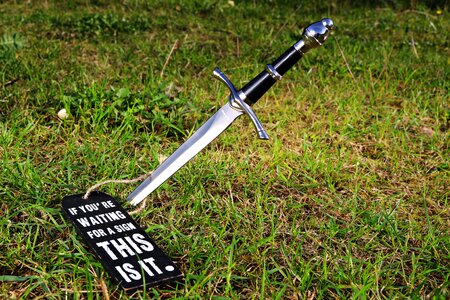Motto symbol dagger