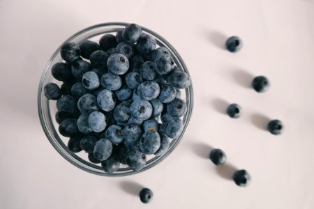 shallow focus photography of blueberries photo