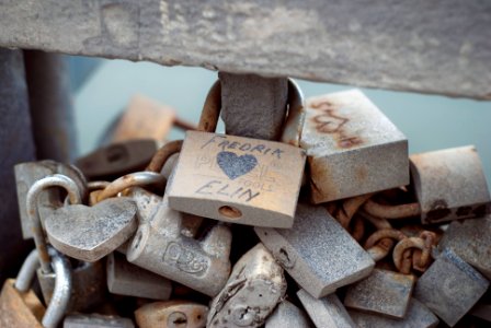 gray padlock l