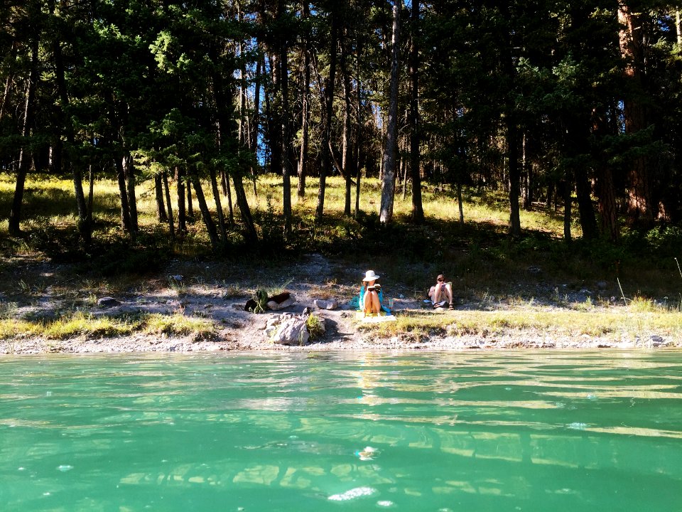 Lake, Montana, Read a book