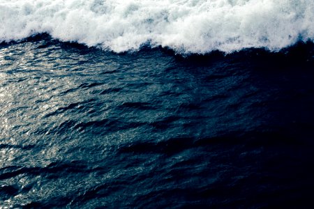 ocean waves crashing on shore during daytime photo