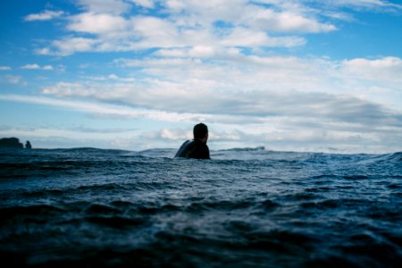 man swimming during day time photo