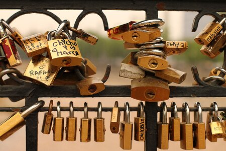 Symbol padlock couple
