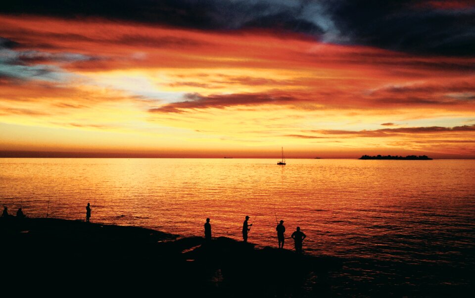 Dusk fishing horizon