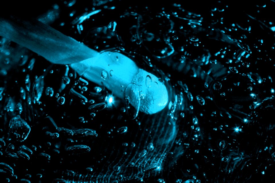 Air drop black bubbles