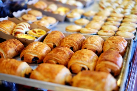 close up photography of baked treats on tray photo