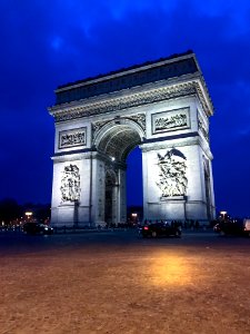 Arc de triomphe, Paris, France photo