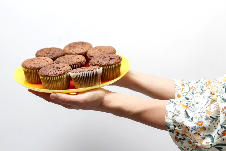 bunch of baked cupcakes