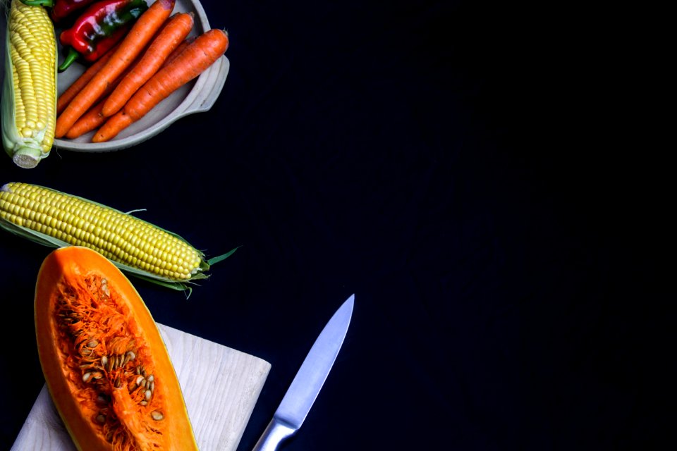 sliced squash near corn and carrots