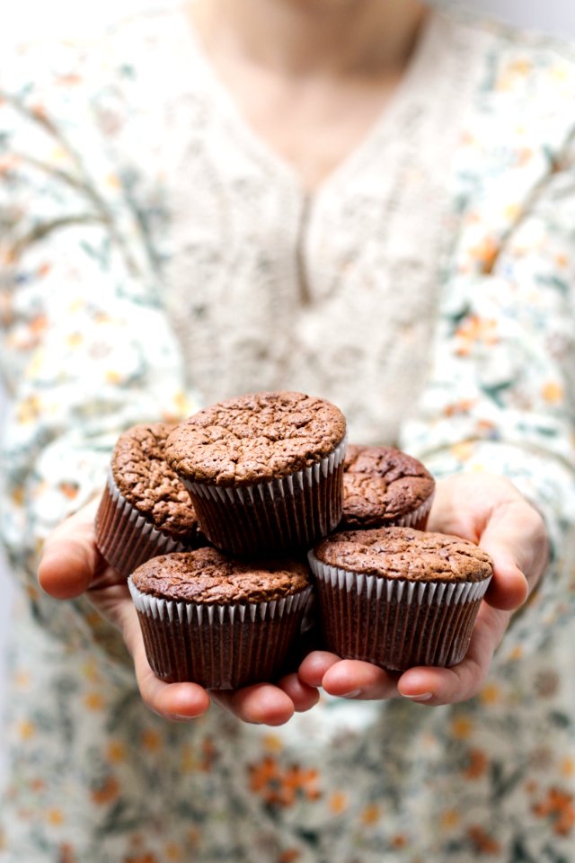 shallow focus photography of person holding 5 cupcakes