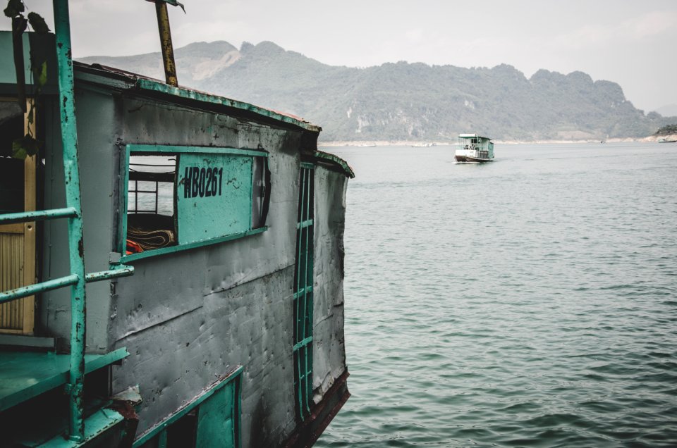 Hoa binh, Vietnam, Ship