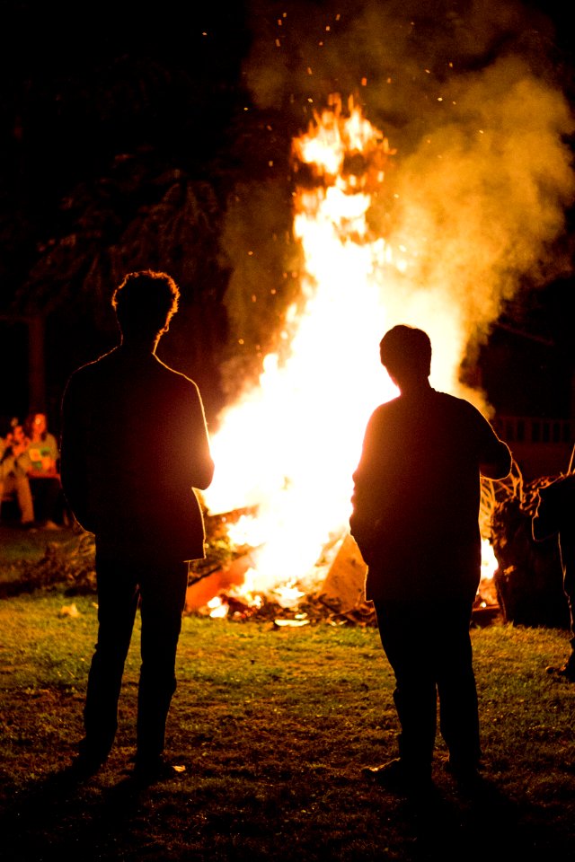 Hangout, Bonfire, Relaxing