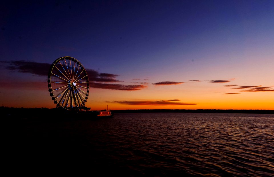ferris wheel during sunset