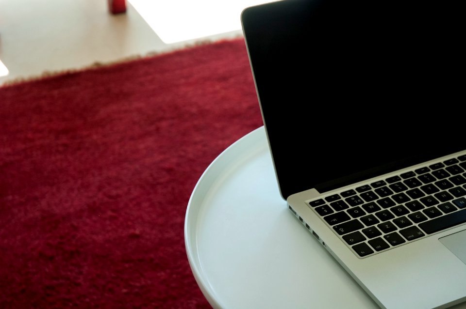 Apple, Carpet, Table