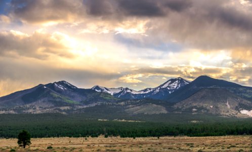 Sunset crater, Flagstaff, United states photo