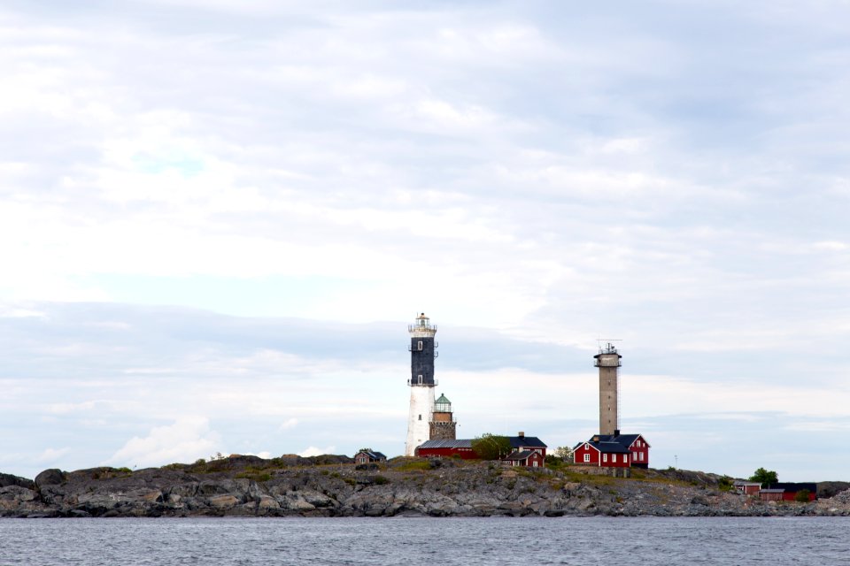 lighthouses during day time