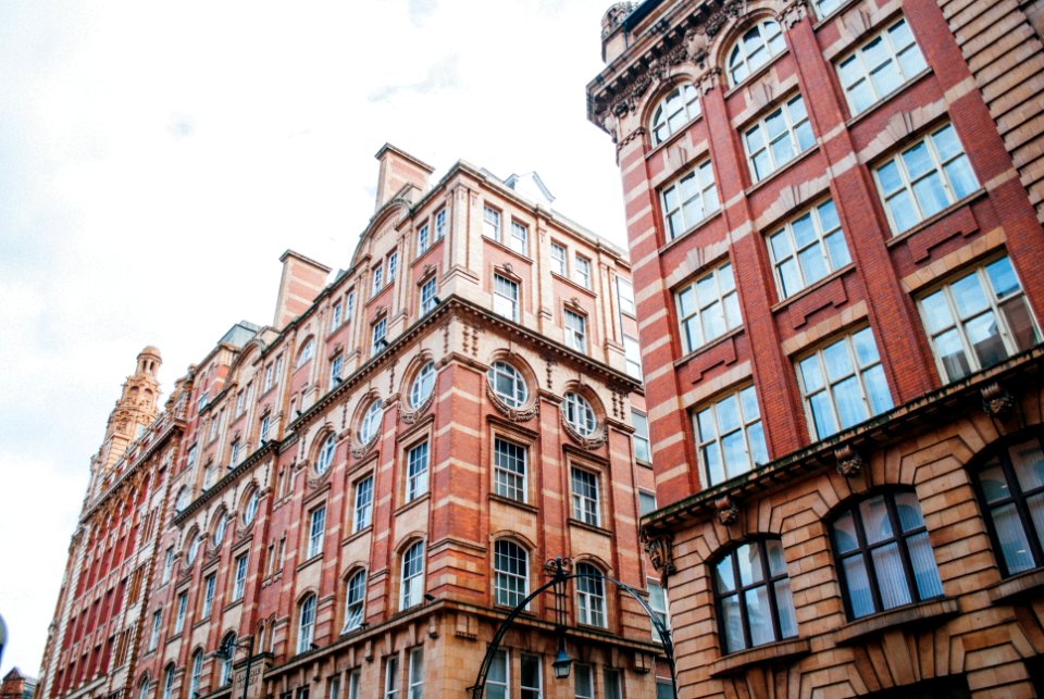 Manchester, Old, Building