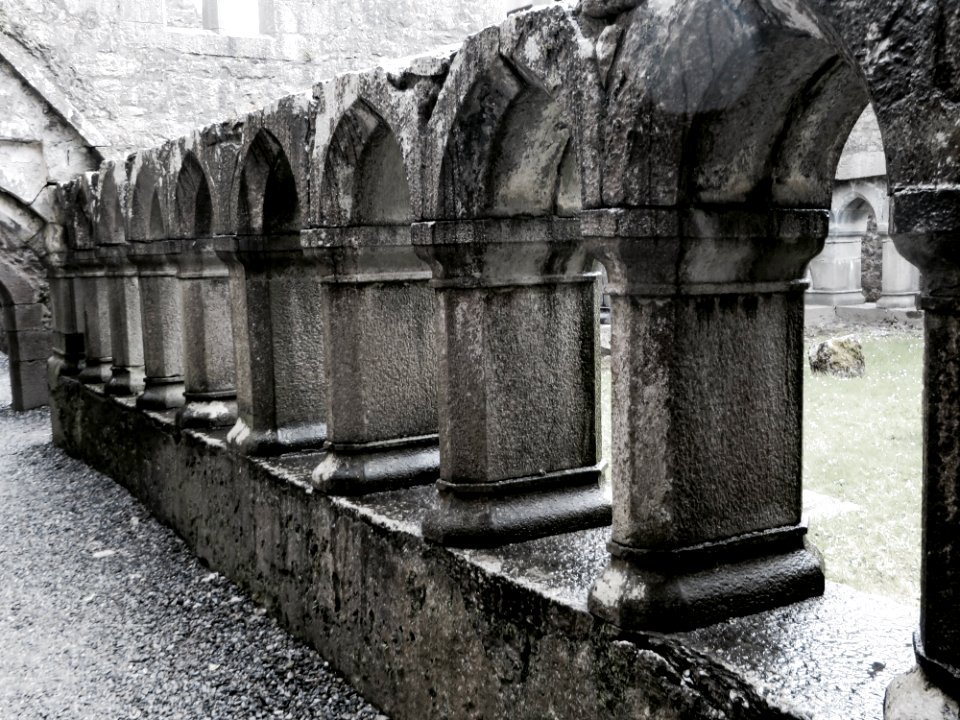Irel, County galway, Stone