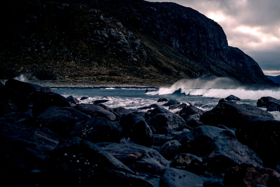 black rocks near sea