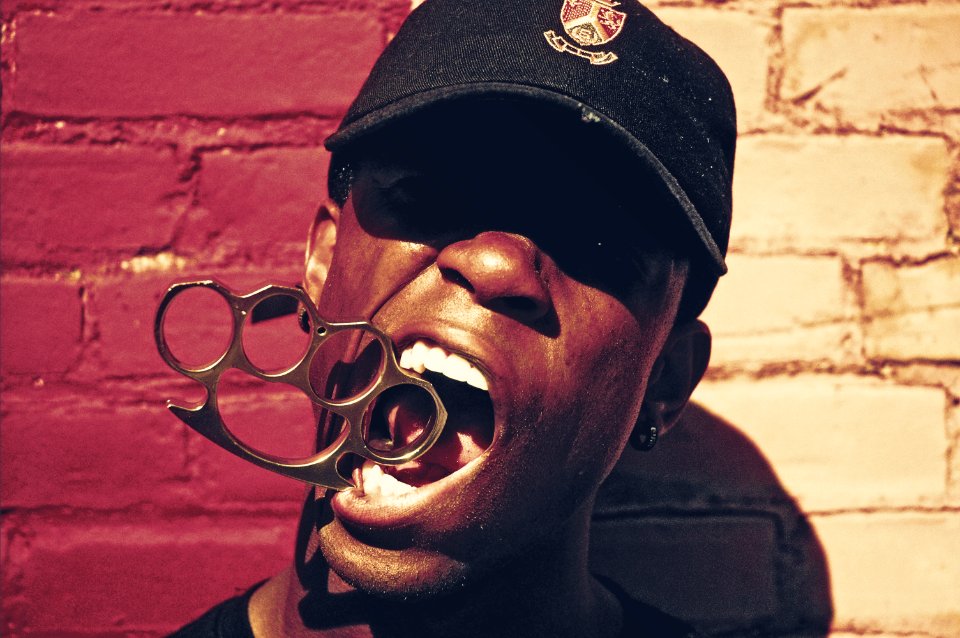 Brassknuckles, Aggressive, Biting