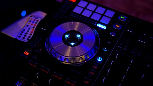 black and gray dj controller