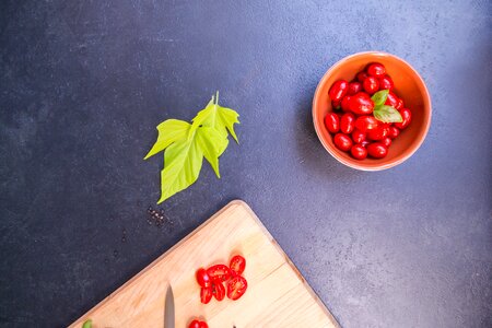 Shell tomatoes cherry