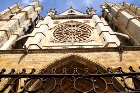 Len, Spain, Churh