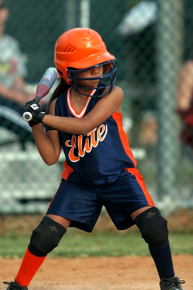 Batter bat helmet