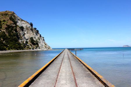 photo of grey and brown dock photo