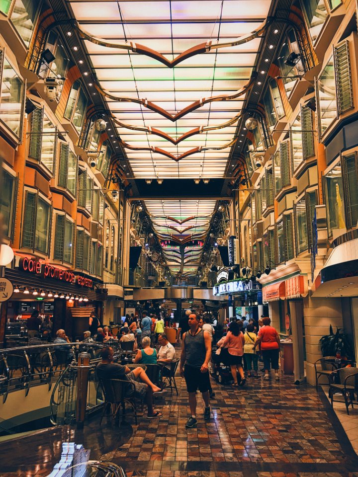 Vacationers, Freedom, Shopping