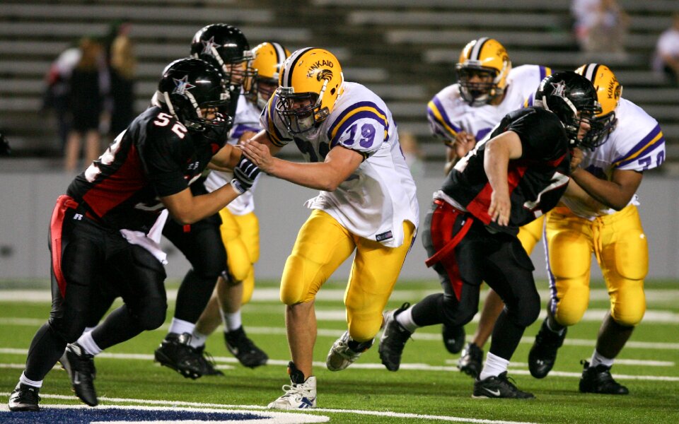 Offensive tackle blocker blocking